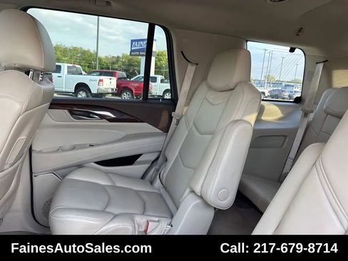 Used 2016 Cadillac Escalade Luxury image 35