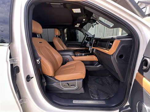 Used 2024 Ford Expedition Platinum AWD/4WD image 11