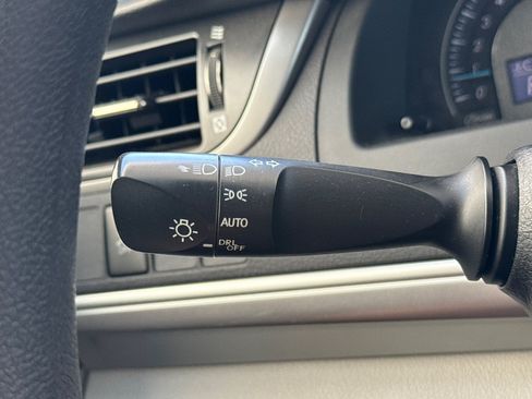 Used 2012 Toyota Camry LE FWD image 29