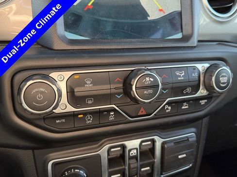 Used 2020 Jeep Gladiator Overland image 4