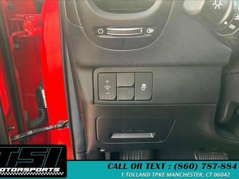 Used 2015 Kia Soul + image 32