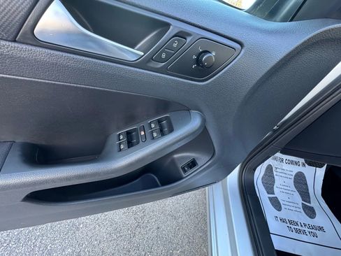 Used 2011 Volkswagen Jetta SE image 12