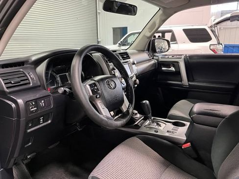 Used 2018 Toyota 4Runner SR5 AWD/4WD image 22
