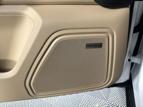 Certified 2025 Porsche Macan image 14