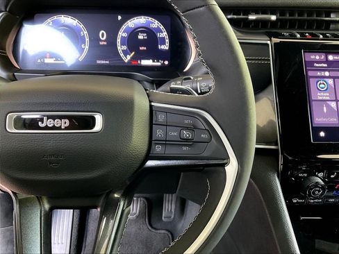 Used 2023 Jeep Grand Cherokee L Laredo AWD/4WD image 12