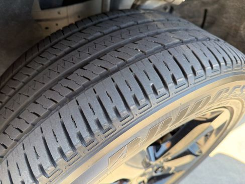 Used 2023 Jeep Grand Cherokee L Laredo RWD image 13