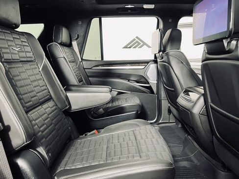 Used 2025 Cadillac Escalade Sport Platinum image 14