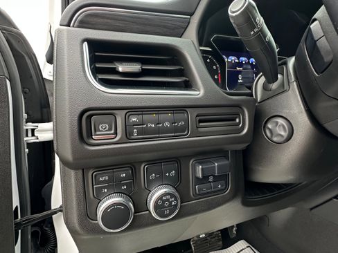 Used 2021 GMC Yukon SLT w/ SLT Luxury Plus Package image 11