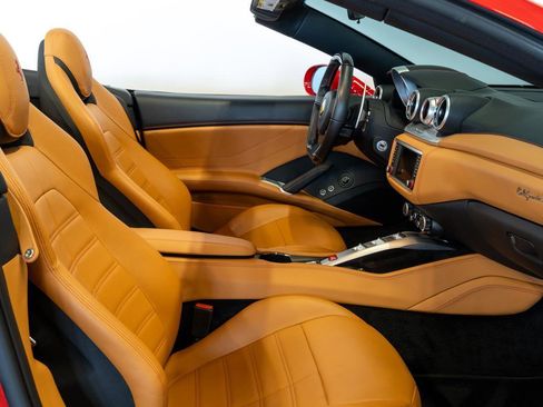 Used 2017 Ferrari California T image 13