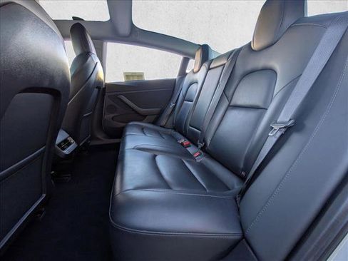 Used 2022 Tesla Model 3 image 16