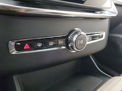 Certified 2025 Volvo XC90 B6 Plus image 29