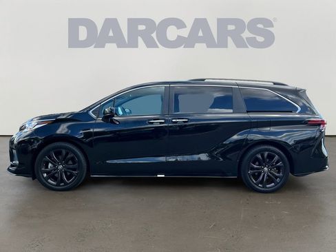 Used 2022 Toyota Sienna XSE image 3