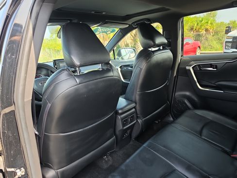Used 2022 Toyota RAV4 SE w/ Convenience Package AWD/4WD image 12