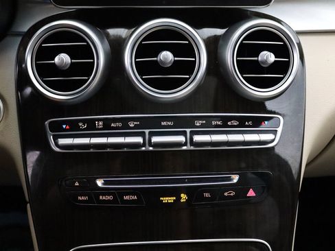 Used 2019 Mercedes-Benz GLC 300 4MATIC image 34