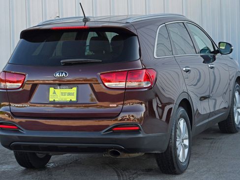 Used 2017 Kia Sorento LX image 45