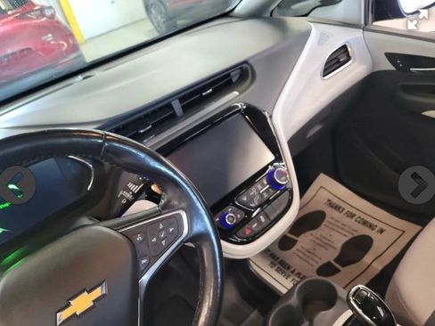 Used 2018 Chevrolet Bolt LT FWD image 7