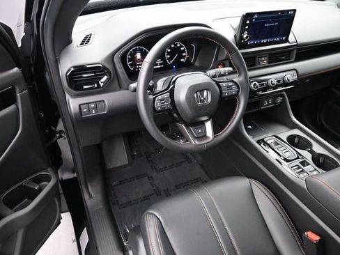 Certified 2025 Honda Pilot TrailSport image 15