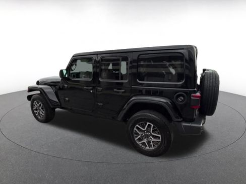 Used 2025 Jeep Wrangler Unlimited Sahara AWD/4WD image 10