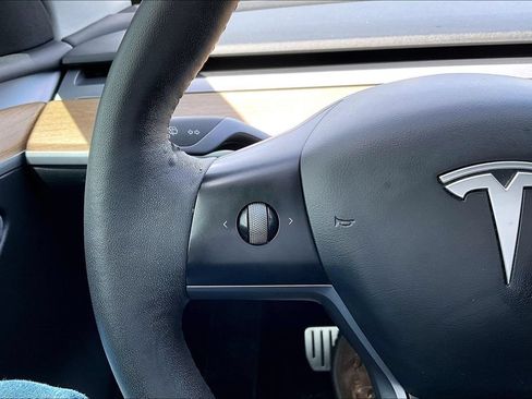 Used 2023 Tesla Model Y Performance AWD/4WD image 18