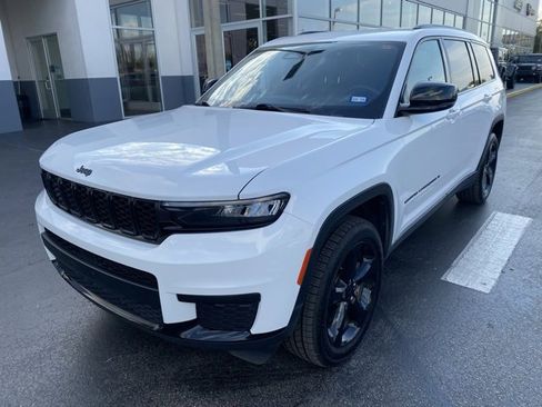 Used 2023 Jeep Grand Cherokee L Laredo image 4