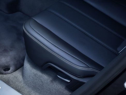 Used 2024 Bentley Bentayga Extended Wheelbase image 37