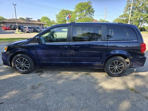 Used 2017 Dodge Grand Caravan SXT FWD image 4