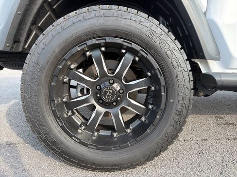 Used 2020 Jeep Gladiator Sport w/ Quick Order Package 24S AWD/4WD image 12
