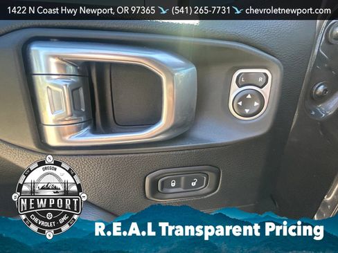 Used 2019 Jeep Wrangler Unlimited Sahara AWD/4WD image 15