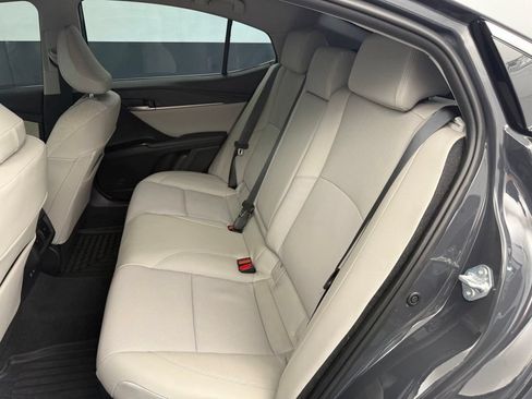 Used 2025 Toyota Camry XLE AWD/4WD image 63