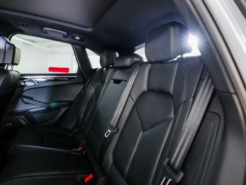 Certified 2025 Porsche Macan image 25