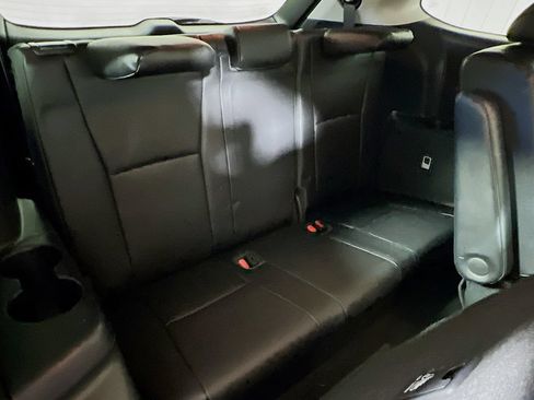 Used 2022 Toyota Highlander XLE AWD/4WD image 24