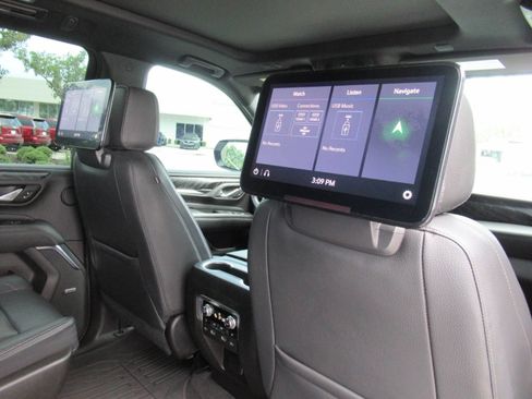 Used 2021 GMC Yukon XL Denali w/ Denali Ultimate Package AWD/4WD image 16