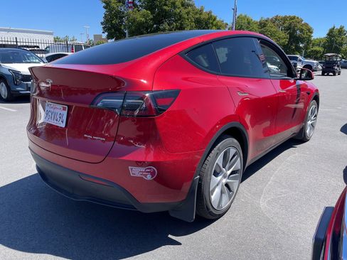 Used 2023 Tesla Model Y Long Range AWD/4WD image 2