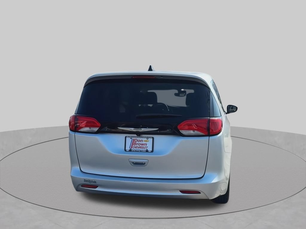 Used 2023 Chrysler Voyager LX FWD image 9