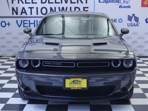 Used 2023 Dodge Challenger SXT image 2
