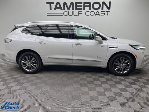 Used 2022 Buick Enclave Avenir w/ Avenir Technology Package image 4