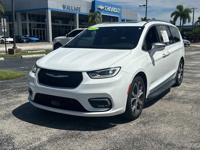 Used 2022 Chrysler Pacifica Pinnacle FWD image 3