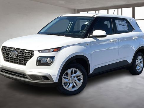 New 2025 Hyundai Venue SE image 2