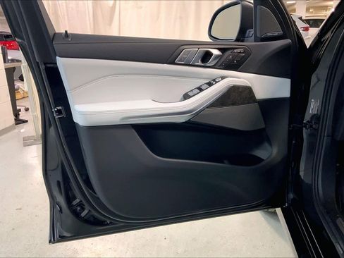 New 2026 BMW X7 xDrive40i w/ Premium Package image 10