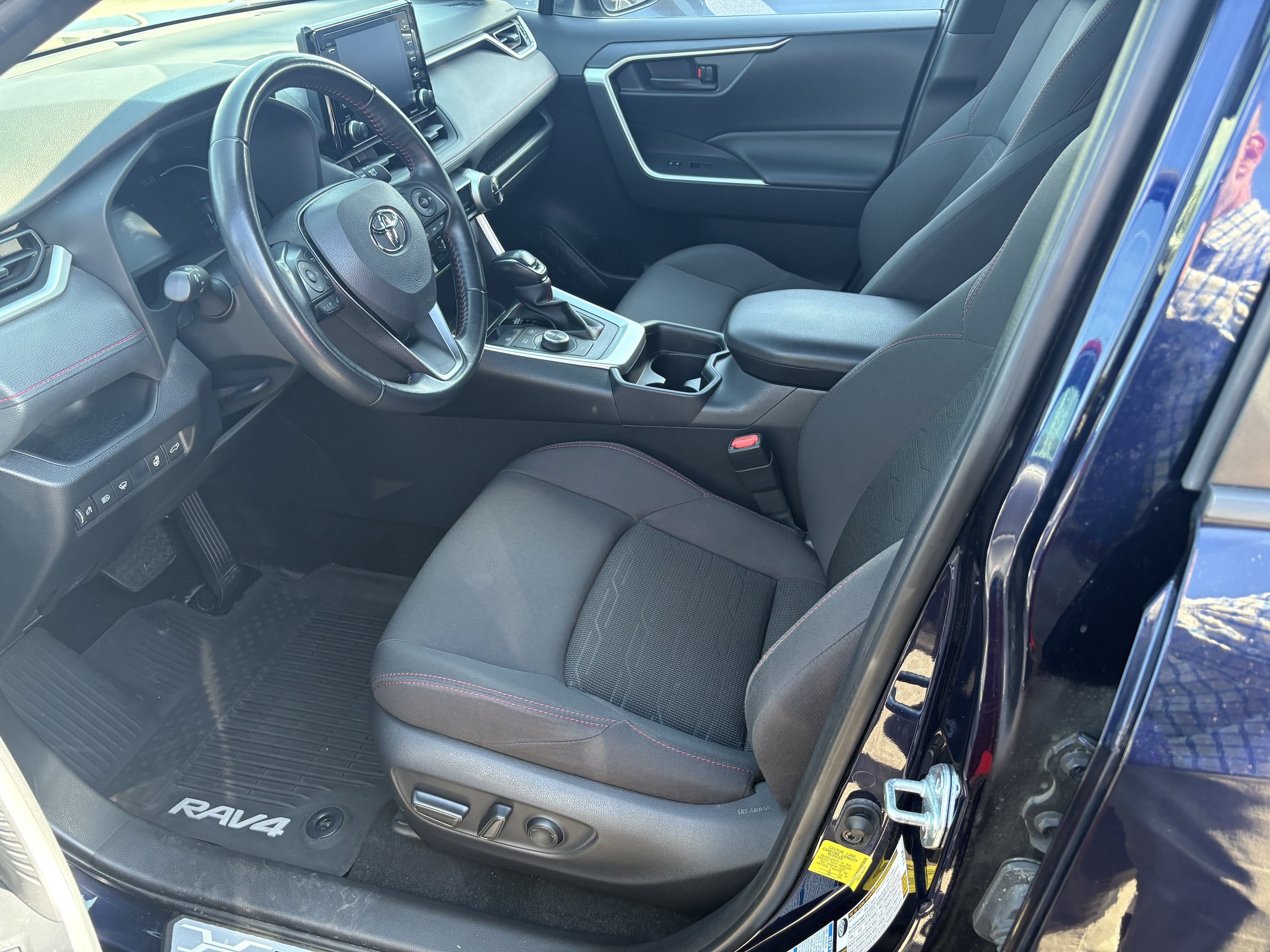 Used 2021 Toyota RAV4 SE w/ Weather & Moonroof Package AWD/4WD image 3