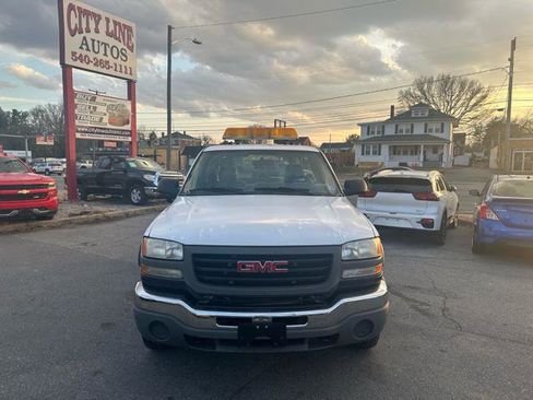 Used 2006 GMC Sierra 2500 W/T w/ Heavy-Duty Power Package image 4
