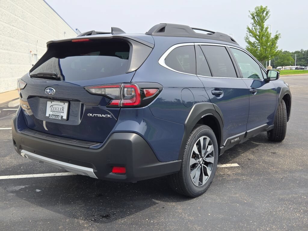 Used 2025 Subaru Outback Limited AWD/4WD image 12