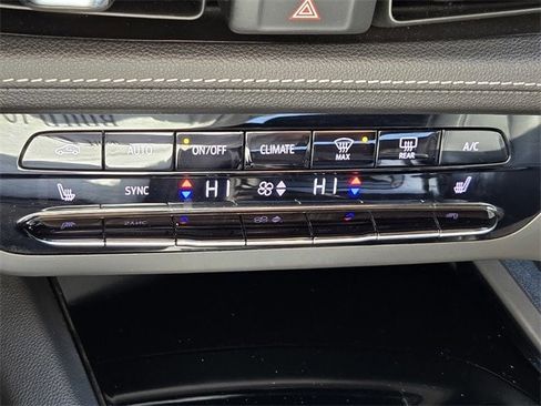 Used 2023 Buick Envision Essence image 16