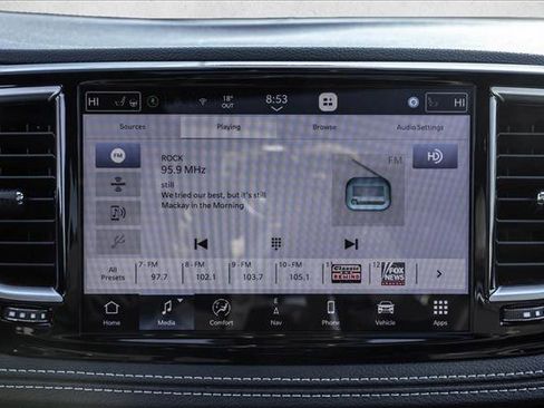 Used 2025 Chrysler Pacifica Limited image 15