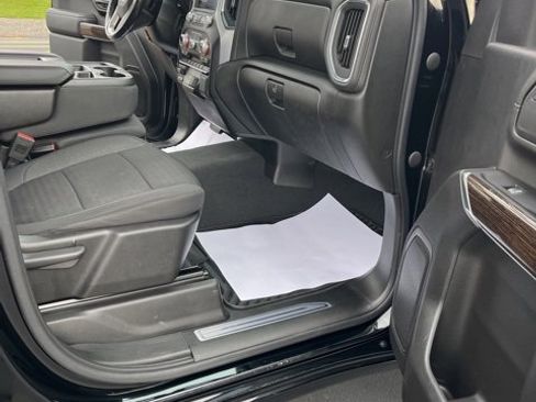 Used 2022 GMC Sierra 2500 SLE w/ SLE Value Package; image 14