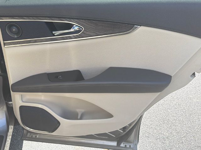 Used 2020 Lincoln Nautilus Reserve w/ Equipment Group 201A FWD image 18