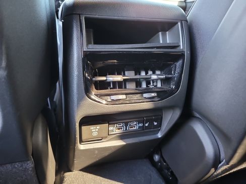 Used 2025 Jeep Grand Cherokee Limited w/ Black Appearance Package RWD image 13