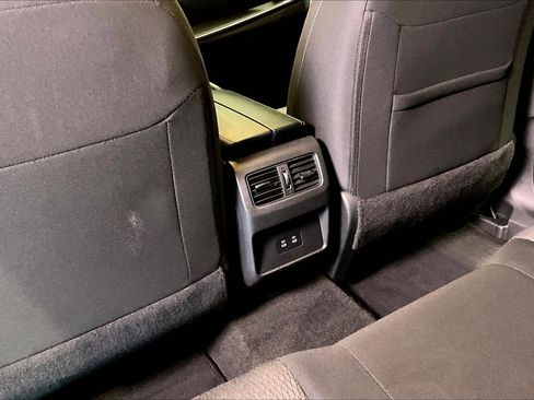 Used 2025 Nissan Rogue SV FWD image 11