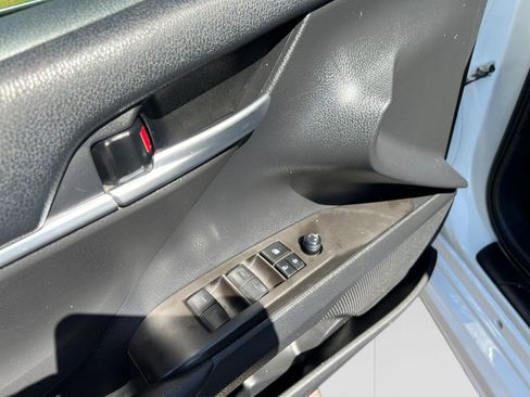 Used 2023 Toyota Camry SE FWD image 11