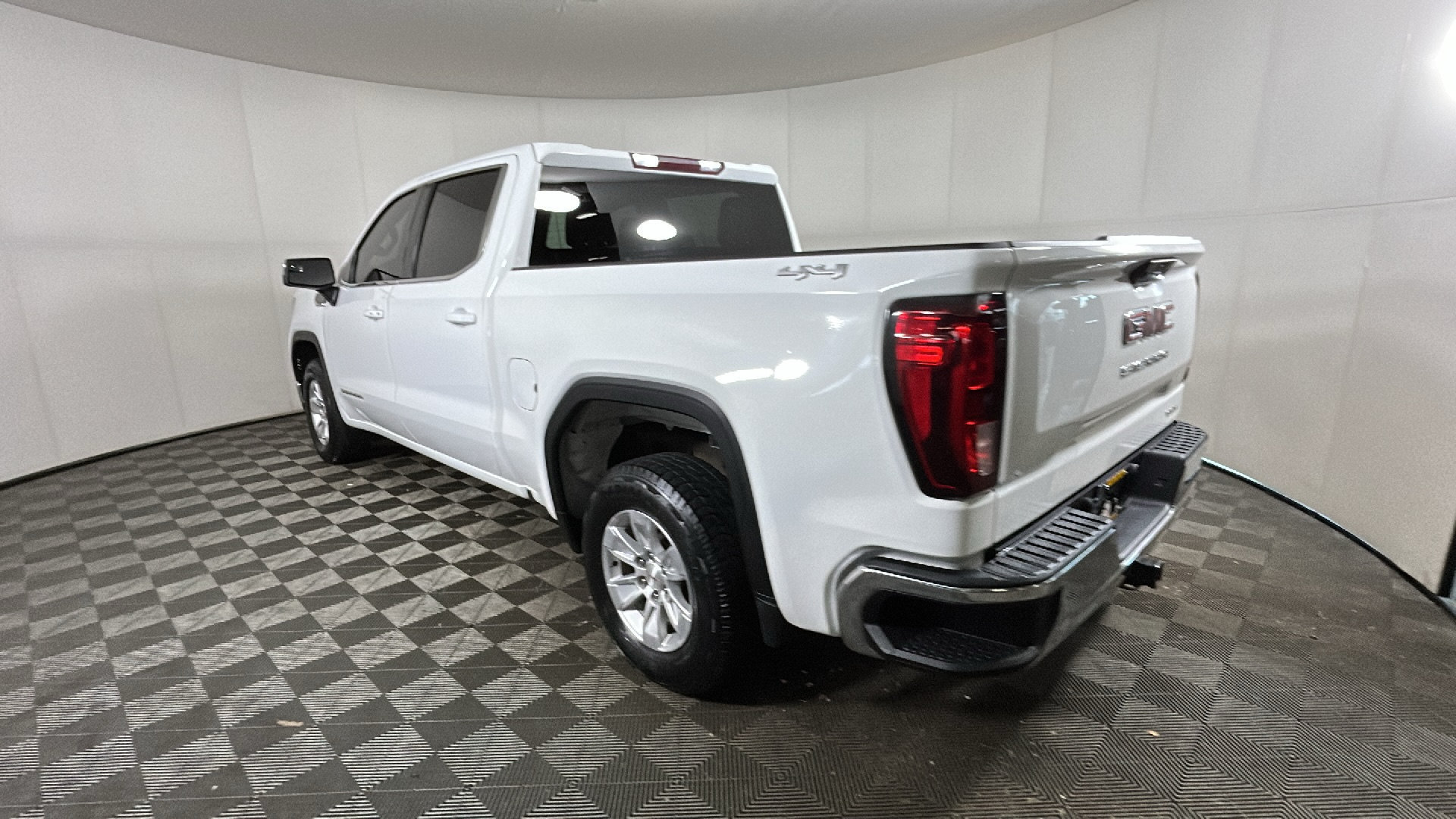 Used 2024 GMC Sierra 1500 SLE AWD/4WD image 5